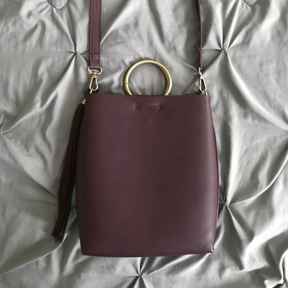 Francesca’s Ava Gold Metal Ring Crossbody Bag
